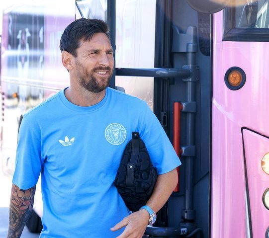 Έπος: Ινδός μπορεί να μην είδε τον Μέσι…αλλά βρήκε χαλί για το σπίτι! vid