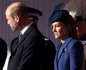 «Απίστευτα όμορφη»: Η Κέιτ έκλεψε τις εντυπώσεις ανήμερα των Χριστουγέννων, vid