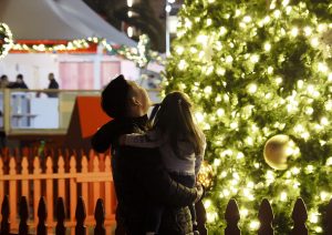 Χριστούγεννα στο Σαν Φρανσίσκο – Το δέντρο “Θείος Τζον” και το εντυπωσιακό σκηνικό, vid