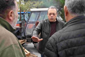 Στο μπλόκο των αγροτών στα Πράσινα Φανάρια ο Σωκράτης Φάμελλος