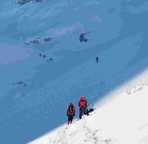 Ανασύρθηκαν με ελικόπτερο οι 4 ορειβάτες από τα Βαρδούσια