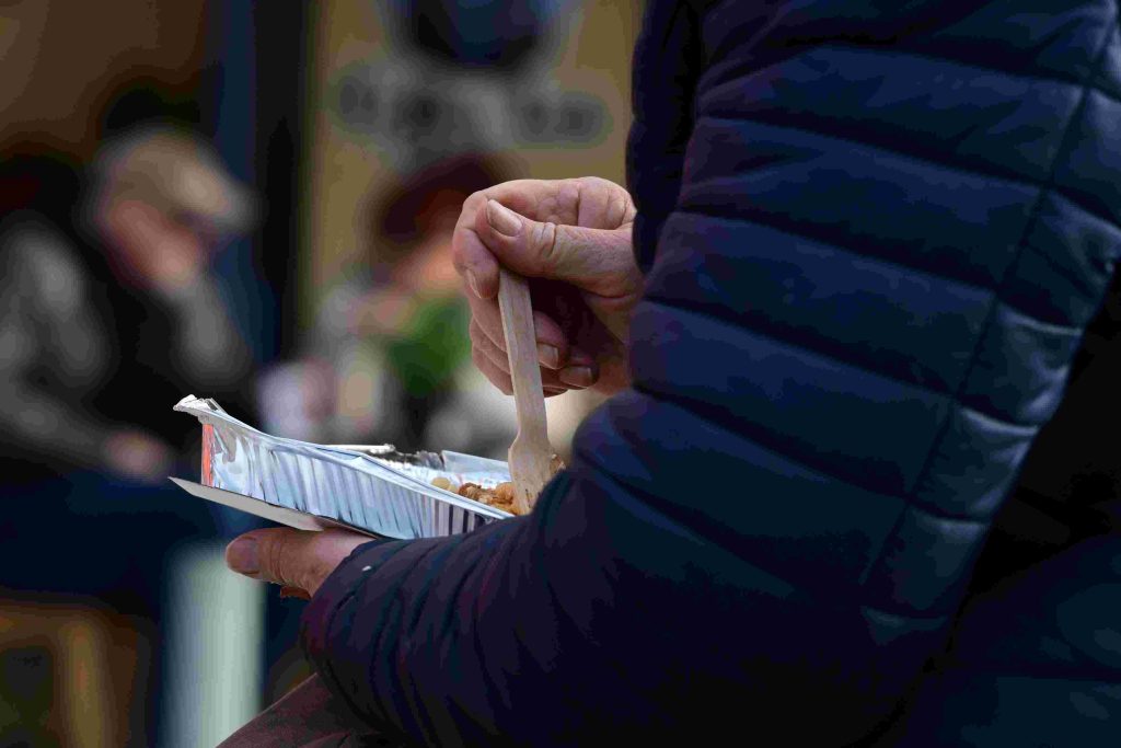 Γιορτινά γεύματα σε γηροκομεία από την Προεδρία της Δημοκρατίας