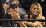 Enrique Iglesias (L) and Anna Kournikova