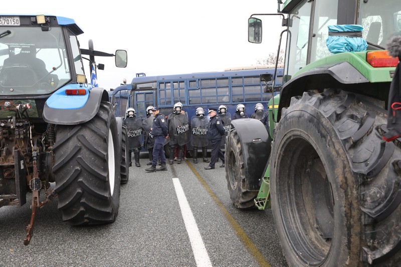 Μπλόκο αγροτών: Κλειστό για δύο ώρες το ρεύμα εισόδου προς Θεσσαλονίκη στα Μάλγαρα