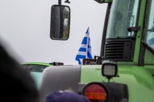 Μπλόκο από τους αγρότες στα διόδια του Λόγγου στον Ε65, λίγο έξω από το κέντρο των Τρικάλων