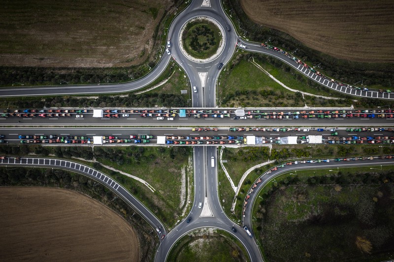 Η τελευταία εικόνα από τα μπλόκα: Ανοιγοκλείνουν δρόμοι και τελωνεία