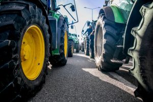 Το ΒΙΝΤΕΟ που πρέπει να δουν όλοι: Αυτό είναι το πραγματικό πρόβλημα των αγροτών, όχι τα επιδόματα