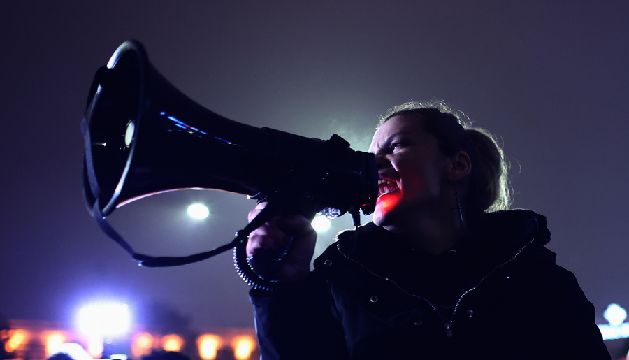 Ζαχάροβα: Οι λαοί της Ευρώπης κουράστηκαν να δίνουν τα λεφτά τους στον Ζελένσκι, vid