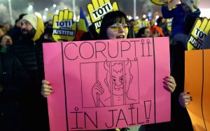 «Κλέφτες»: Μεγάλες διαδηλώσεις και στη Ρουμανία