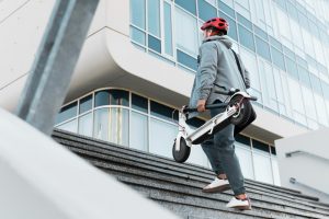 Ακόμα ένας λόγος που τα πατίνια στις πόλεις μπορεί να αποδειχθούν αρκετά επικίνδυνα, vid