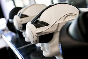 Συνέβη κι αυτό: Μητροπολίτης με γυαλιά… Εικονικής Πραγματικότητας (VR), vid