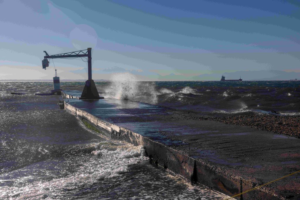 Θεσσαλονίκη: Ισχυρός βόρειος άνεμος 6 μποφόρ που θα φτάσει και τα 7 πνέει στην πόλη