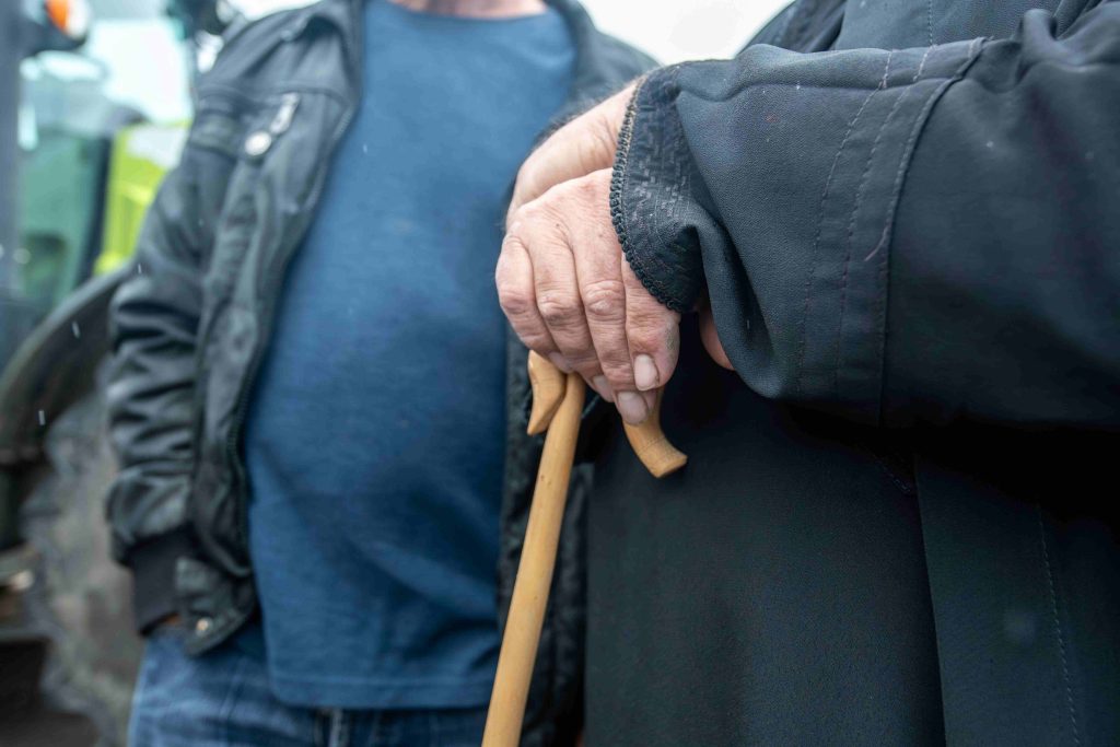 Αγρότες και κτηνοτρόφοι απέκλεισαν τον αυτοκινητόδρομο Πατρών – Πύργου, στο ύψος της Κάτω Αχαΐας