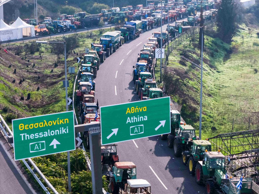 Λάρισα: Συνεχίζονται οι κινητοποιήσεις των αγροτών – Αύριο το μεσημέρι σύσκεψη στη Νίκαια