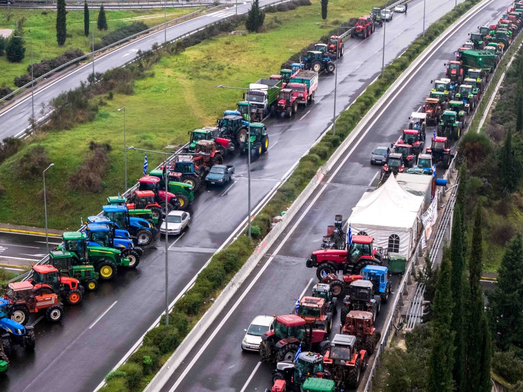 Κλιμακώνουν οι αγρότες στο μπλόκο του Μπράλου – Δίωρος αποκλεισμός παραδρόμων και επαρχιακού δικτύου