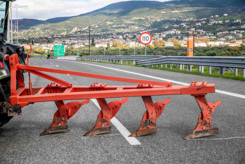 Αποκλεισμένος ο αυτοκινητόδρομος Πατρών – Πύργου στο ύψος του κόμβου της Κάτω Αχαΐας