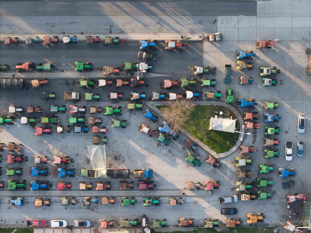 Παραμένουν στα μπλόκα οι αγρότες της Στερεάς Ελλάδας και Βοιωτίας