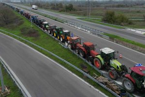 Δικογραφία για τα επεισόδια στο μπλόκο των αγροτών κοντά στο αεροδρόμιο «Μακεδονία»