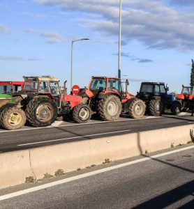 Νέος αποκλεισμός του τελωνείου Ευζώνων από τους αγρότες