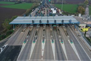 Παραμένουν στα μπλόκα οι αγρότες της Καρδίτσας και των Τρικάλων