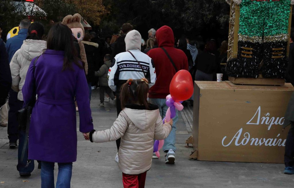 Ανοιχτά σήμερα καταστήματα και σούπερ μάρκετ – Το εορταστικό ωράριο μέχρι την παραμονή Πρωτοχρονιάς