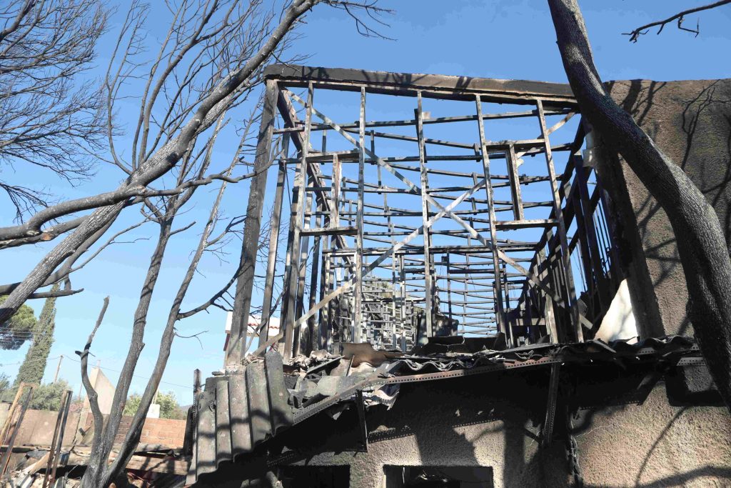 Πυρκαγιές 2025: Εκδόθηκε η πρώτη άδεια για επισκευή κατοικίας στην Παλαιά Φώκαια