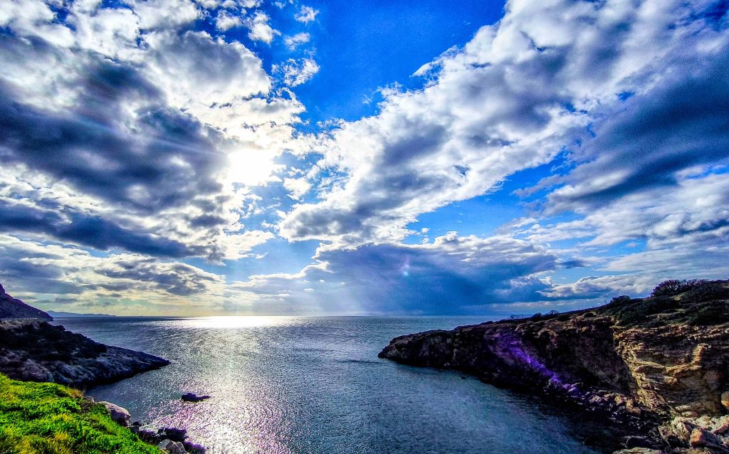 Καιρός σήμερα: Πτώση της θερμοκρασίας, ισχυροί άνεμοι και συννεφιά – Πού θα βρέξει