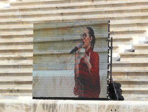 Ξανά στα πέρατα του κόσμου η “Αστερομάτα”: Μάγεψε η Κλαυδία μπροστά στην Ολυμπιακή Φλόγα, vid