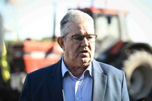 KKE για αγρότες: «Όσο κι αν προσπαθεί η κυβέρνηση… είναι βέβαιο ότι θα φάει τα μούτρα της»