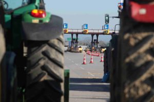 Oι αγρότες κλείνουν για 48 ώρες τα διόδια των Μαλγάρων –  Aνοιχτοί σε διάλογο με τον πρωθυπουργό