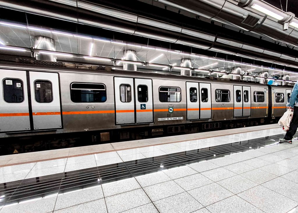 Σύνταγμα: Νεκρός ανασύρθηκε ο 65χρονος άνδρας που έπεσε στις γραμμές του μετρό