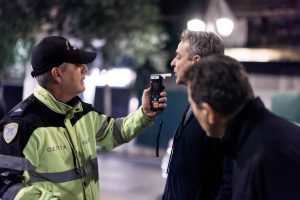 Επίσκεψη Μητσοτάκη σε σημείο διενέργειας αλκοτέστ στην Αττική