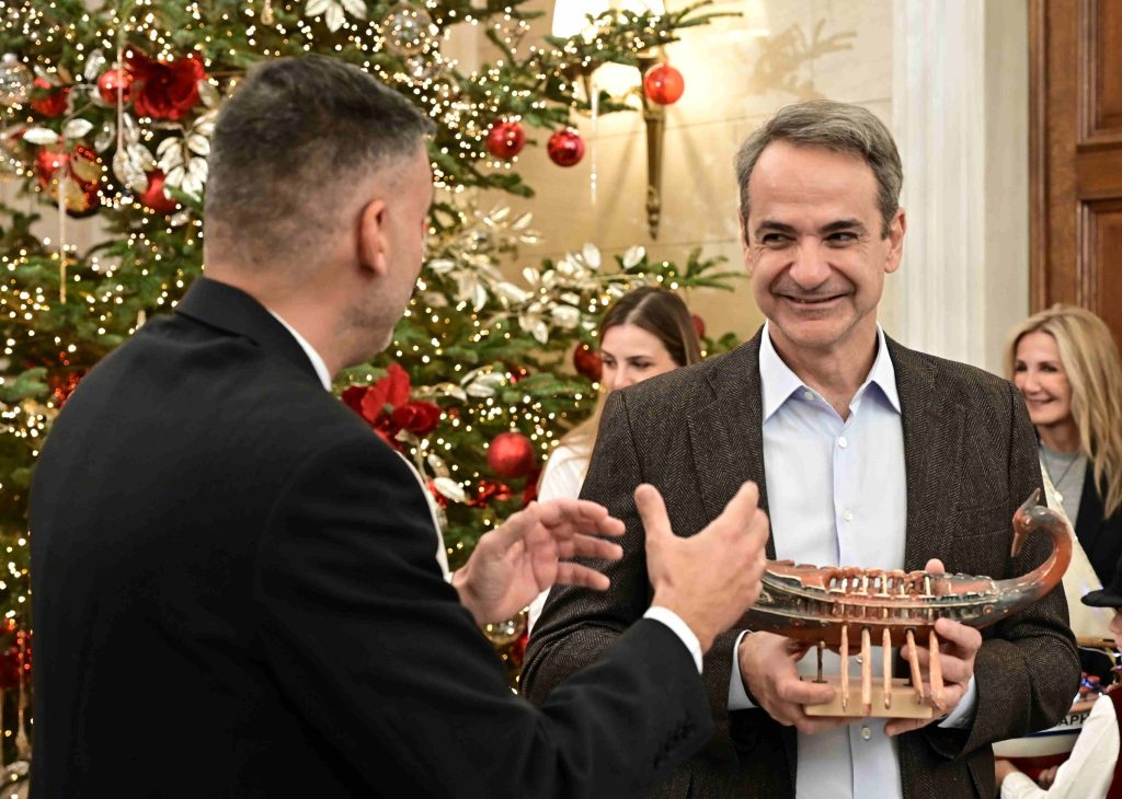 Μητσοτάκης: Τα βιβλία που επέλεξε να διαβάσει στις γιορτές ο πρωθυπουργός – “Από πού να ξεκινήσω;”