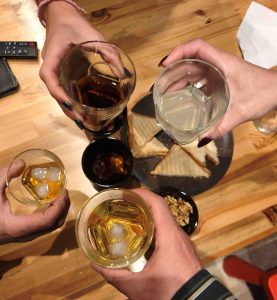 Ρέθυμνο: Σύλληψη υπεύθυνης καταστήματος για προσφορά αλκοόλ σε τέσσερις ανηλίκους