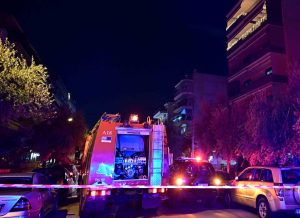 Φωτιά σε διαμέρισμα στην Καλλιθέα – Χωρίς τις αισθήσεις τους εντοπίστηκαν δύο άνδρες