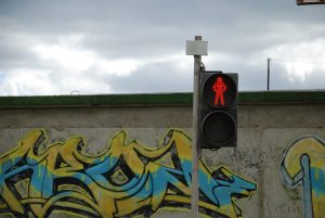 Το πιο παράξενο πεζοφάναρο της Αθήνας που έγινε viral στο διαδίκτυο!