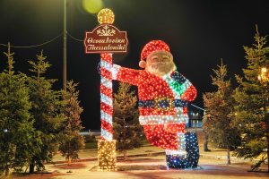 Θεσσαλονίκη: Η εικόνα στη γιορτινή αγορά –  Ουρές στα ζαχαροπλαστεία αλλά «μικρότερη η σακούλα»