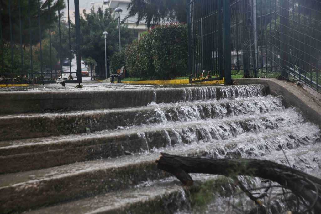 ΓΣΕΕ: Οδηγίες για την υγεία και την ασφάλεια των εργαζομένων σε συνθήκες ακραίων καιρικών φαινομένων