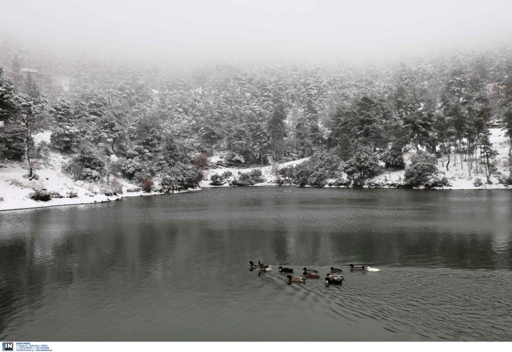 Καιρός: Με πολύ χαμηλές θερμοκρασίες και χιόνια ακόμη και στην Αττική μας αποχαιρετά το 2025