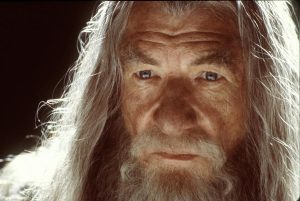 Ο ΜακΚέλεν επιβεβαιώνει την επιστροφή των Γκάνταλφ και Φρόντο, vid