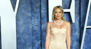 Η μεγάλη επιστροφή της Χίλαρι Νταφ στη σκηνή μετά από 11 χρόνια – Δείτε βίντεο