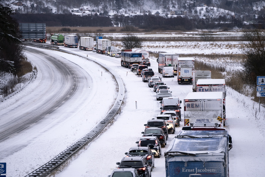Συγκλονιστικό βίντεο: Τεράστια καραμπόλα με 100 οχήματα στο Μίσιγκαν λόγω χιονιού