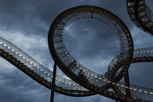 Ανέβηκε στο “Τρενάκι – Formula1” που τρέχει με 240 χλμ την ώρα…και δείτε πώς βγήκε! vid