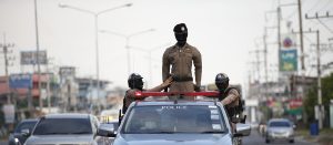 H νέα αστυνομικίνα…«Ρόμποκοπ» της Κίνας δίνει εντολές στους οδηγούς! ΒΙΝΤΕΟ