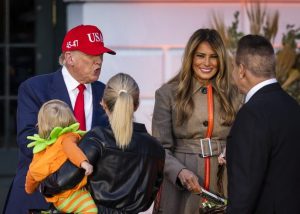 Αγοράκι ήθελε τον Τραμπ στα γενέθλιά του και του έφεραν έναν…μίμο! Το βίντεο με τις εκατομ. προβολές