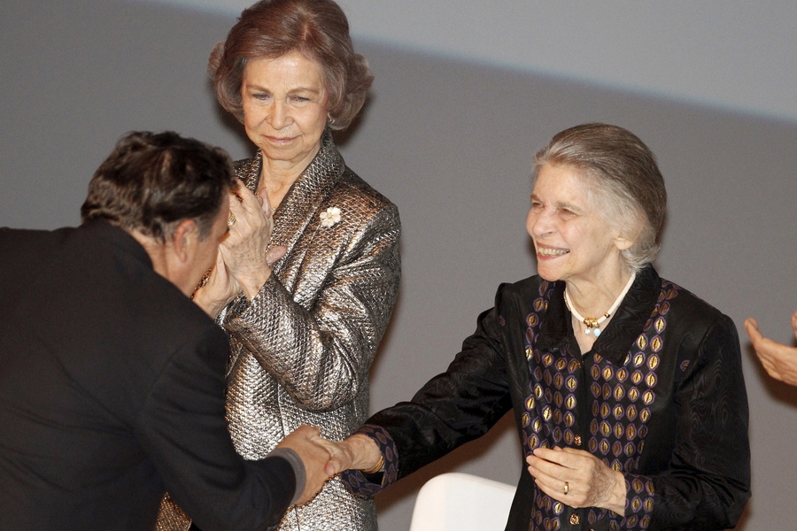 Σε λαϊκό προσκύνημα η σορός της Πριγκίπισσας Ειρήνης, αδελφής της βασίλισσας Σοφίας – Σύσσωμη η βασιλική οικογένεια, vid