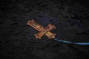 Στην Φλώρινα πιάστηκαν στα χέρια…για τον Σταυρό – ΒΙΝΤΕΟ