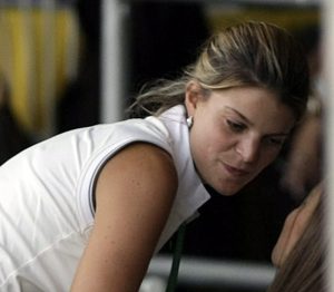 Η Αθηνά Ωνάση αγνώριστη έκανε σπάνια δημόσια εμφάνιση στο Παρίσι