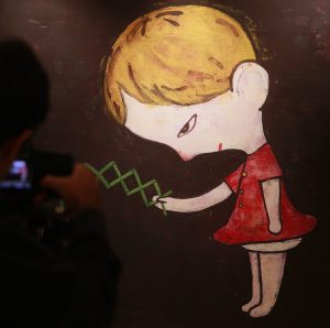 «All Within the Detour»: Η πρώτη μεγάλη φωτογραφική έκθεση του Γιοσιτόμο Νάρα στην Ταϊβάν