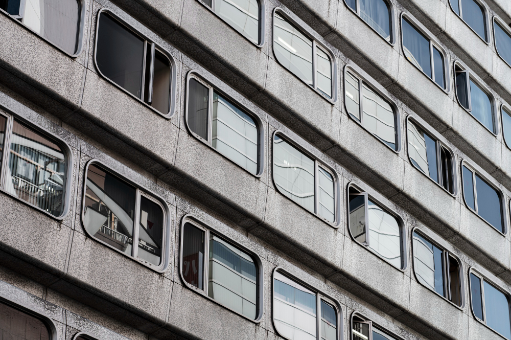 Κι όμως σε αυτό το κτίριο ζουν μέσα άνθρωποι, vid